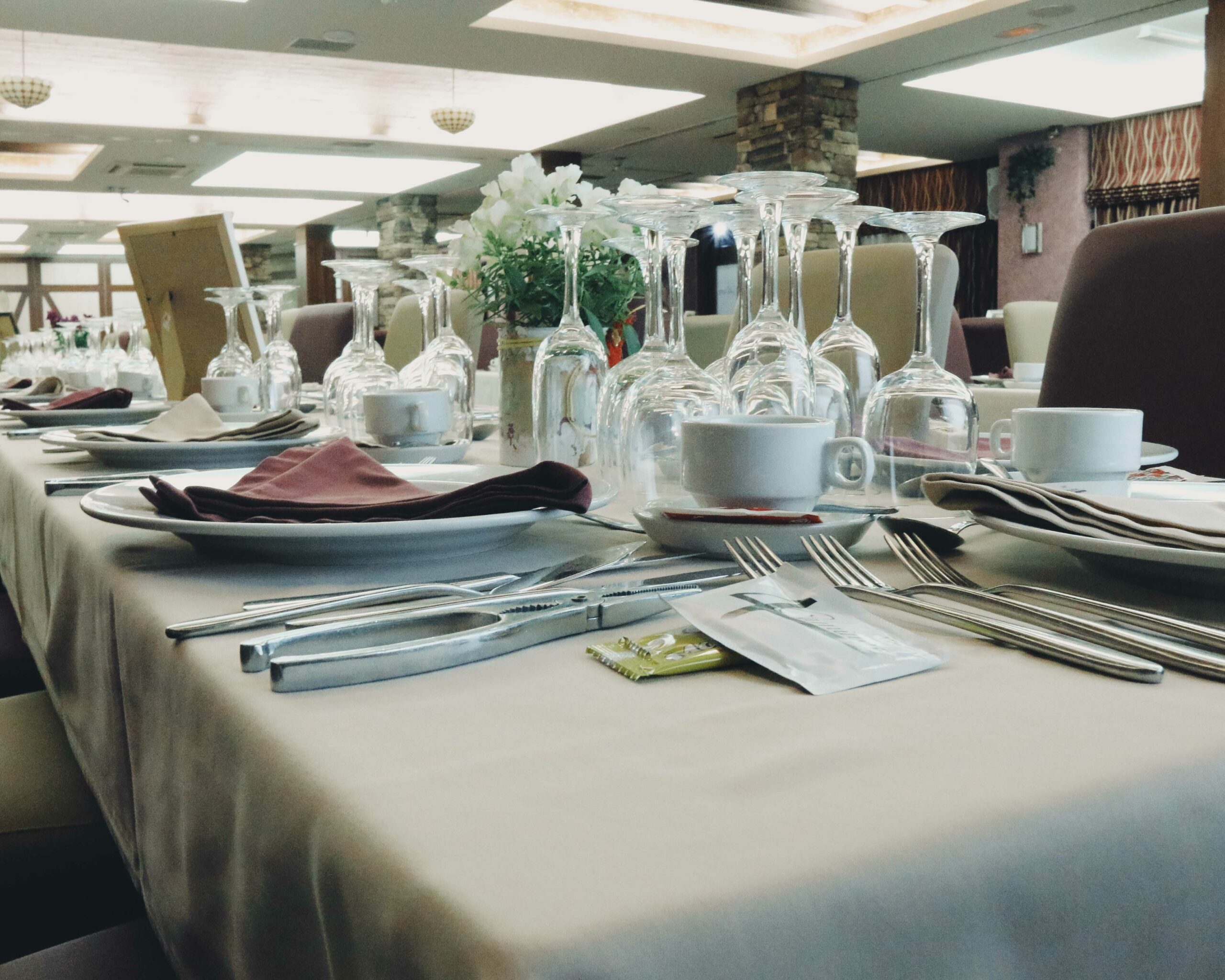 Foto de un salón de boda en las instalaciones de Cuatro Caminos