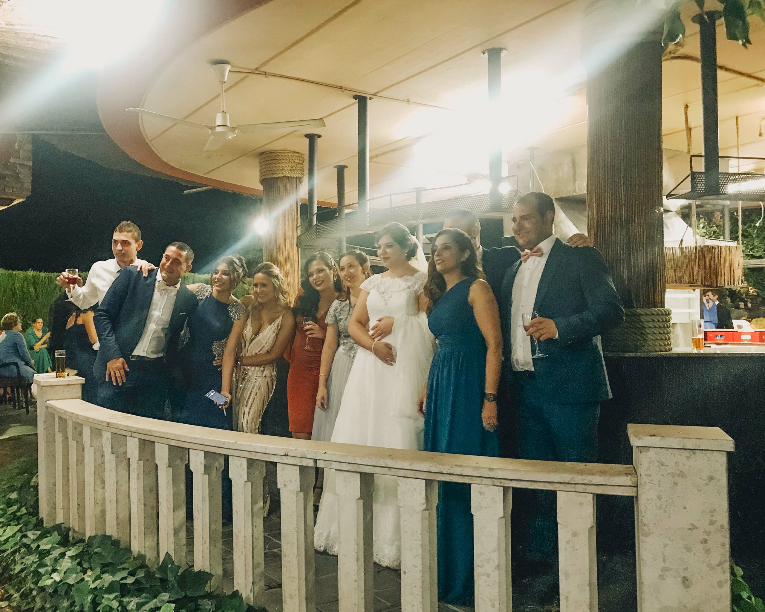 Foto de gente celebrando una boda en las instalaciones de Cuatro Caminos